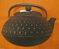 Teiera 600 ml nera a punti grandi in ghisa Iwachu originale giapponese